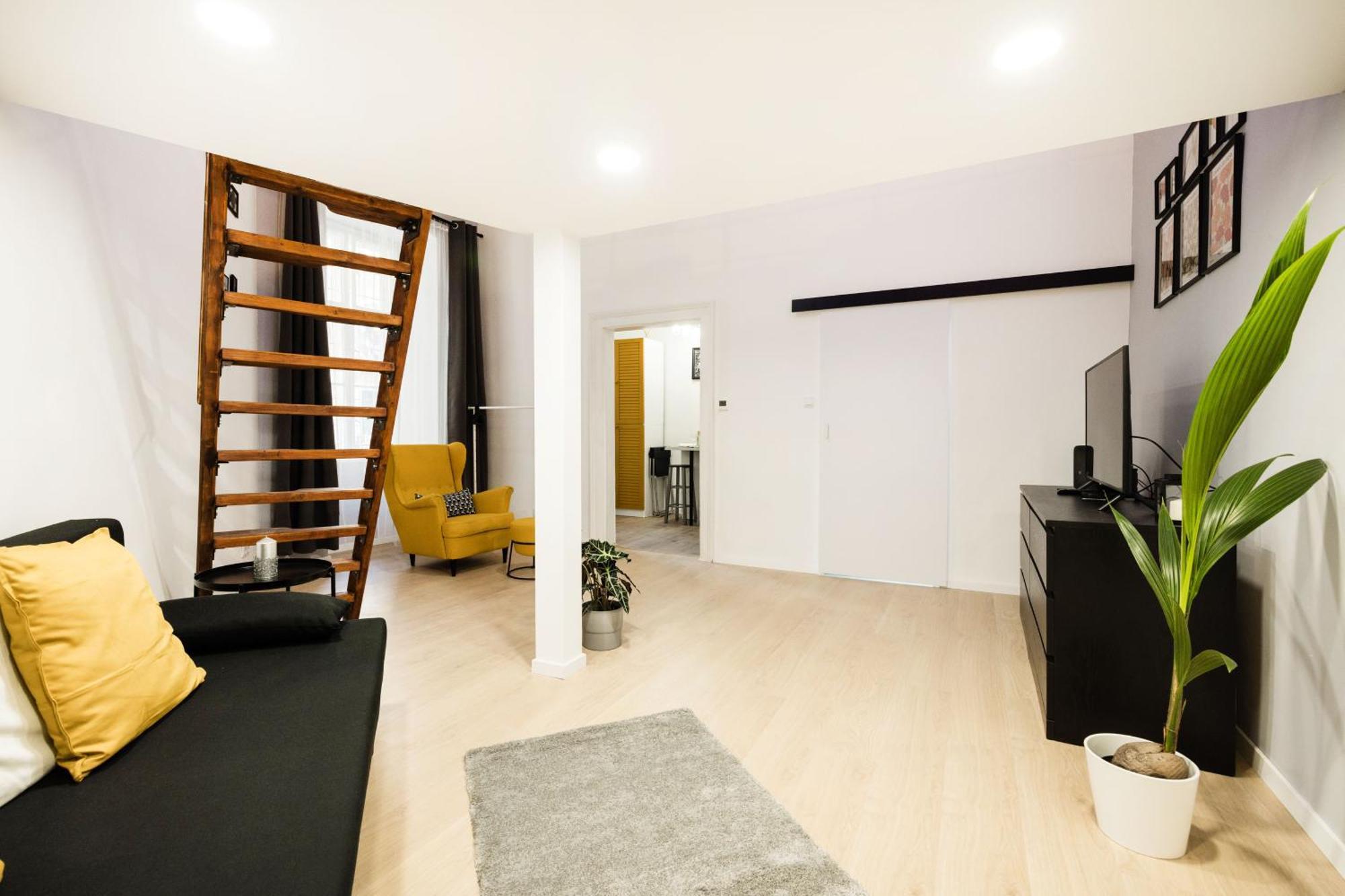 Vibrant Apartment